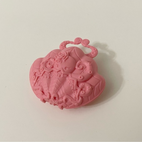 Monster High Student Exchange Lagoona Doll Replacement Pink Shell Purse - Picture 11 of 11